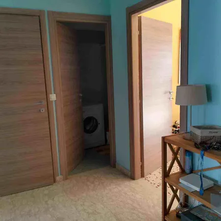 Bellissimo, Elegante Vicino Al Po