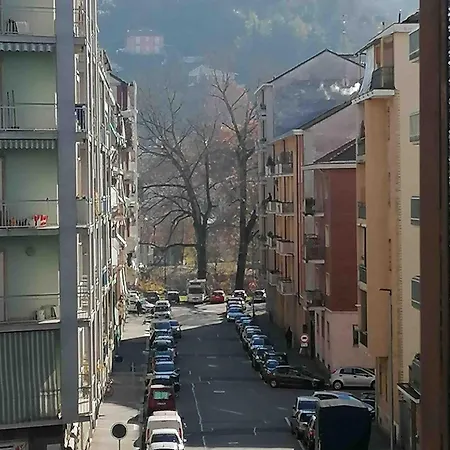 Bellissimo, Elegante Vicino Al Po